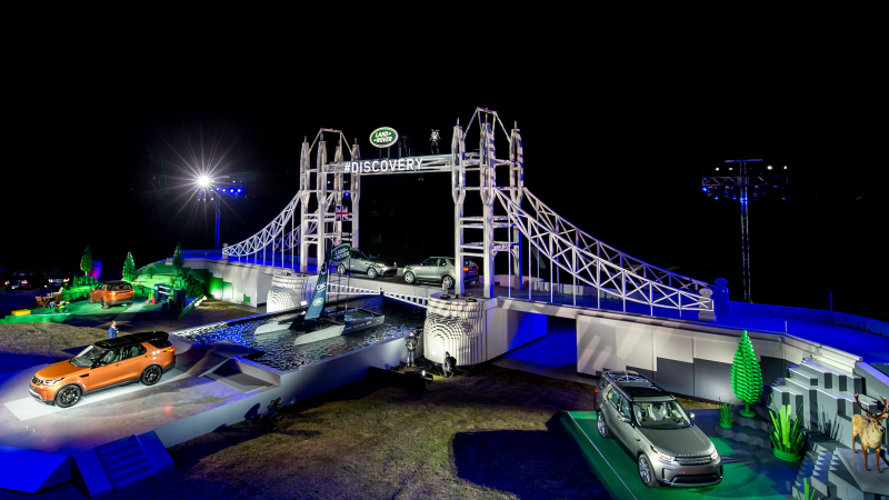 Illustration for article titled Land Rover Just Built The Largest Lego Structure Ever